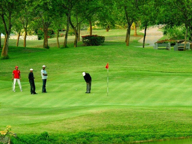 Golfing in kashmir